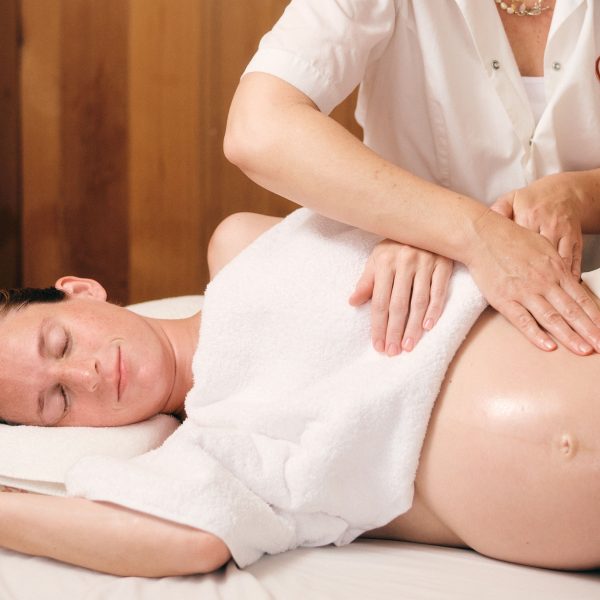 עיסוי הריונית בשכיבה על הצד